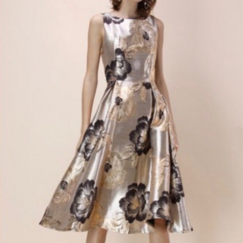 Floral Print Dress In Gold By Chicwish